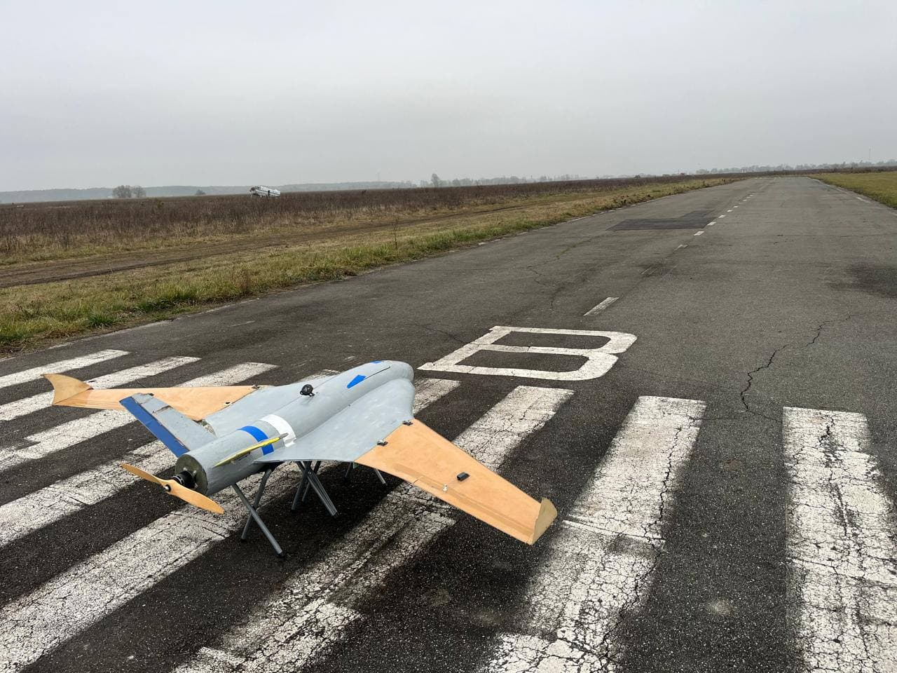 V-tail — runway, starboard-rear profile