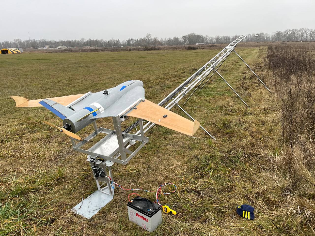 V-tail — catapult launch rail, extended bungee position